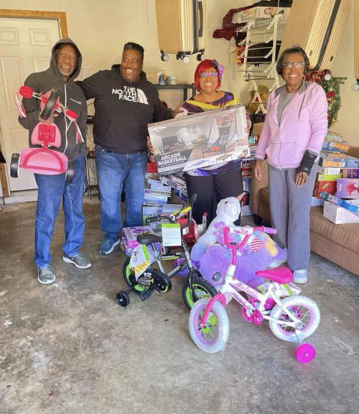 Toy 4 Tots Jaqueline Doss-Cola and Volunteers sort toys from Toys 4 Tots program